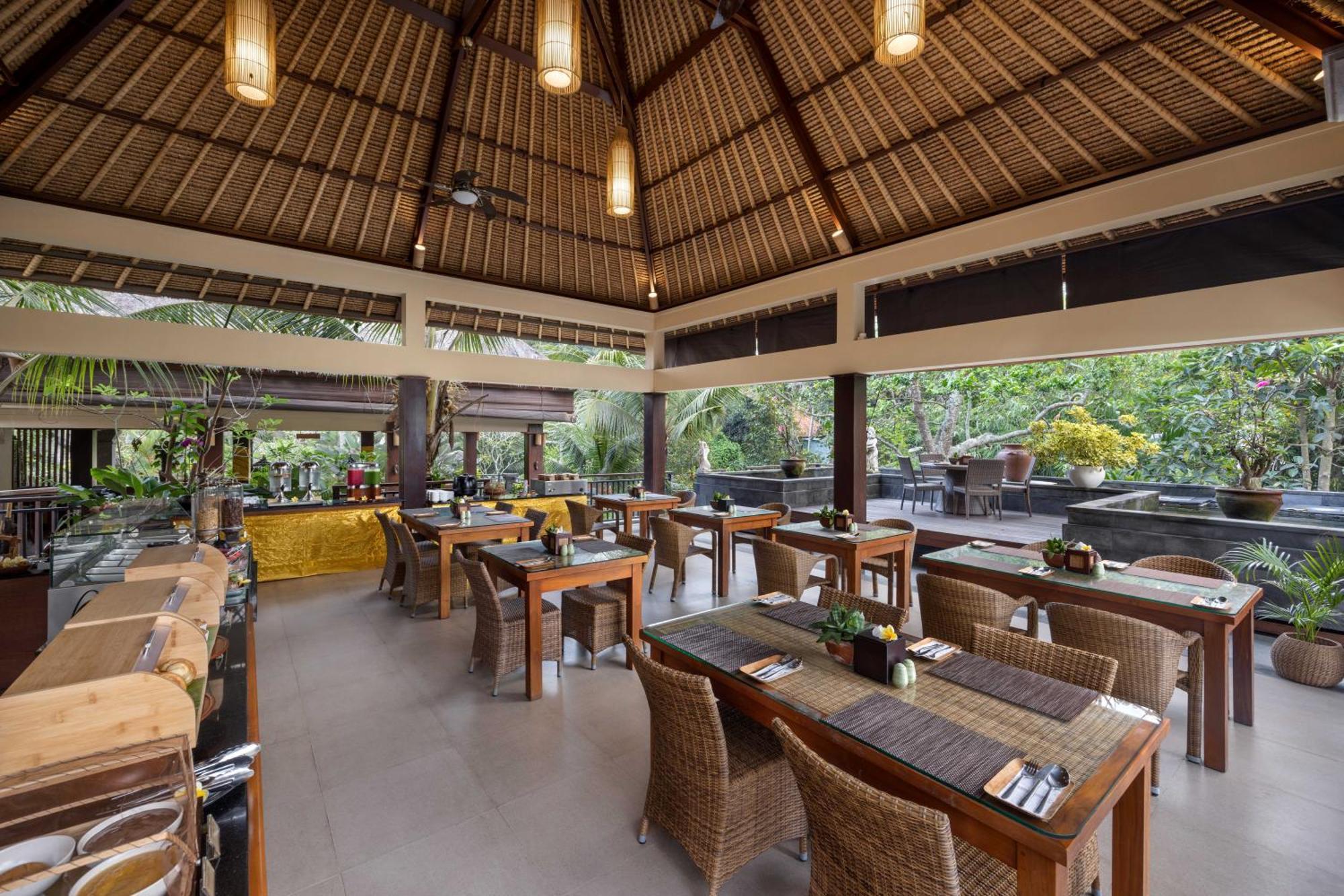 Ubud Nyuh Bali Resort & Spa Exterior foto The restaurant at the resort
